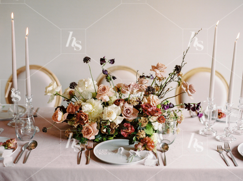 Beautiful arrangement of roses on a table setting, perfect stock images for wedding planners or florists.